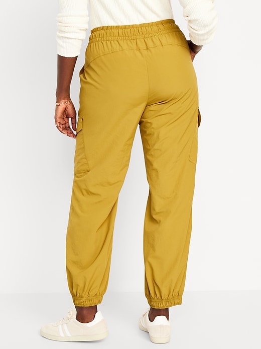 L'image numéro 6 présente Pantalon de jogging cargo à taille haute et à glissière aux chevilles pour Femme