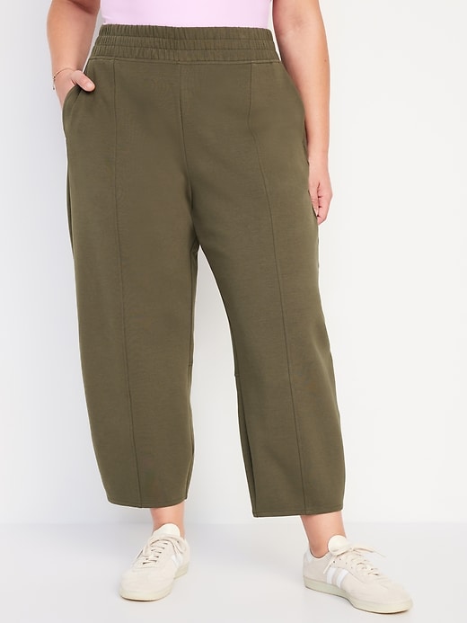 L'image numéro 7 présente Pantalon cargo coupe baril à taille haute en molleton dynamique pour Fille