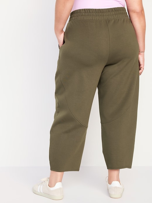 L'image numéro 8 présente Pantalon cargo coupe baril à taille haute en molleton dynamique pour Fille