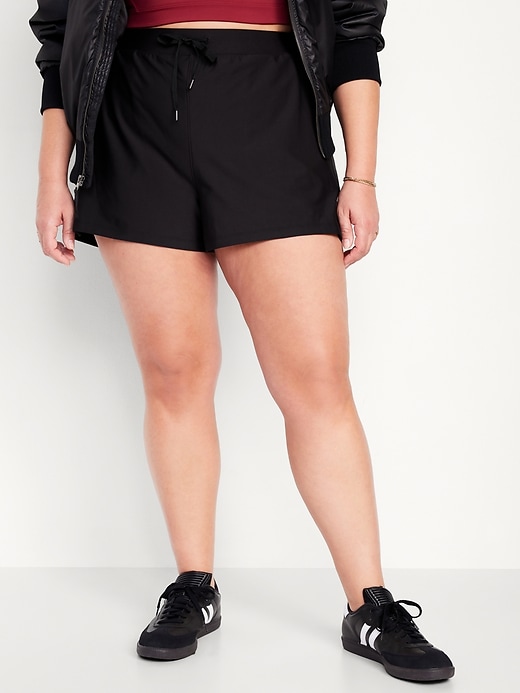 L'image numéro 7 présente Short PowerSoft à taille haute pour Femme, entrejambe de 7,5 cm