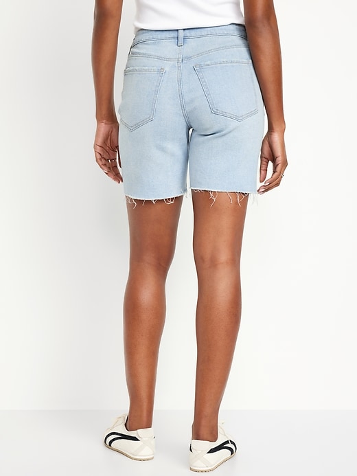 L'image numéro 2 présente Short OG en denim à taille haute et à braguette boutonnée pour Femme, entrejambe de 18 cm