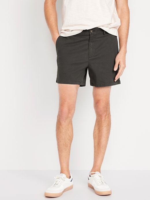 L'image numéro 1 présente Short chino étroit Première nécessité à Extensibilité intégrée pour Homme, entrejambe de 12,5 cm