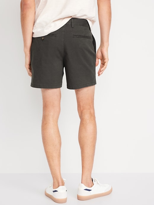 L'image numéro 8 présente Short chino étroit Première nécessité à Extensibilité intégrée pour Homme, entrejambe de 12,5 cm