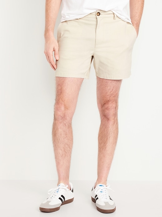 L'image numéro 1 présente Short chino étroit Première nécessité à Extensibilité intégrée pour Homme, entrejambe de 12,5 cm