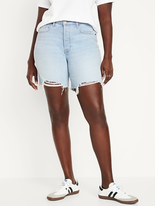 L'image numéro 5 présente Short OG en denim à taille haute et à braguette boutonnée pour Femme, entrejambe de 18 cm