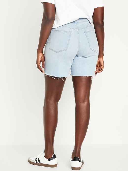 L'image numéro 6 présente Short OG en denim à taille haute et à braguette boutonnée pour Femme, entrejambe de 18 cm