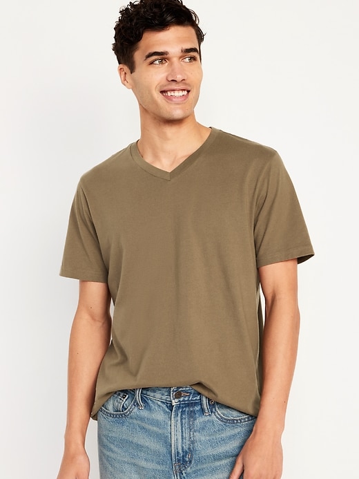 L'image numéro 1 présente T-shirt à col en V pour Homme