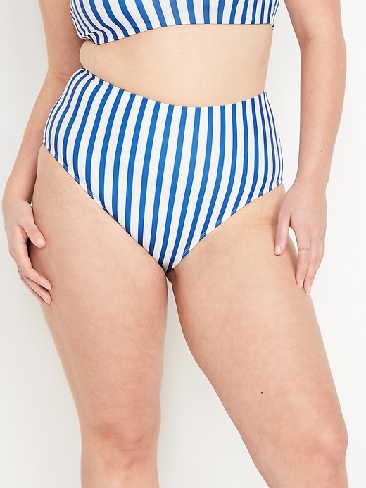 L'image numéro 5 présente Culotte de bikini à taille haute, coupe française pour Femme