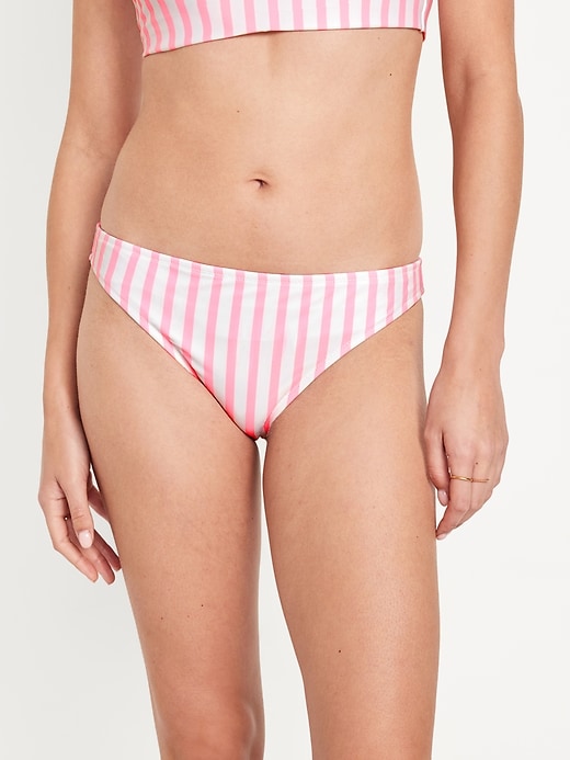 L'image numéro 1 présente Culotte de bikini classique à taille basse pour Femme