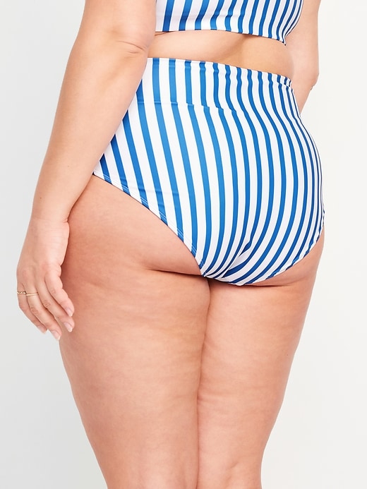 L'image numéro 8 présente Culotte de bikini à taille haute, coupe française pour Femme