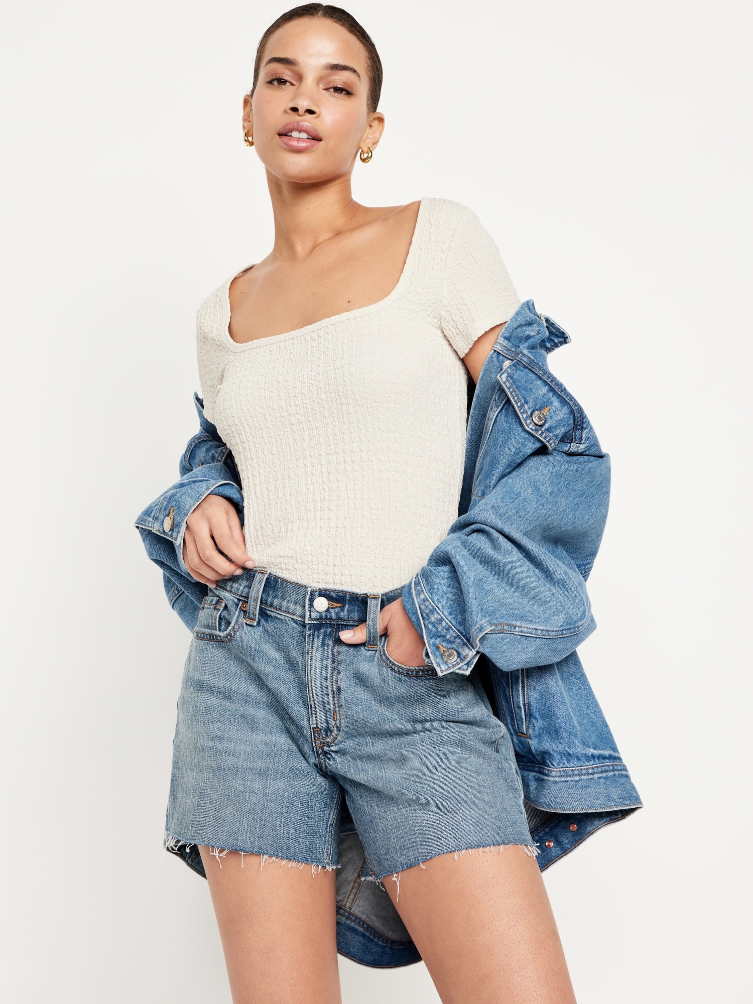 MID RISE CUT OFF JEAN SHORT