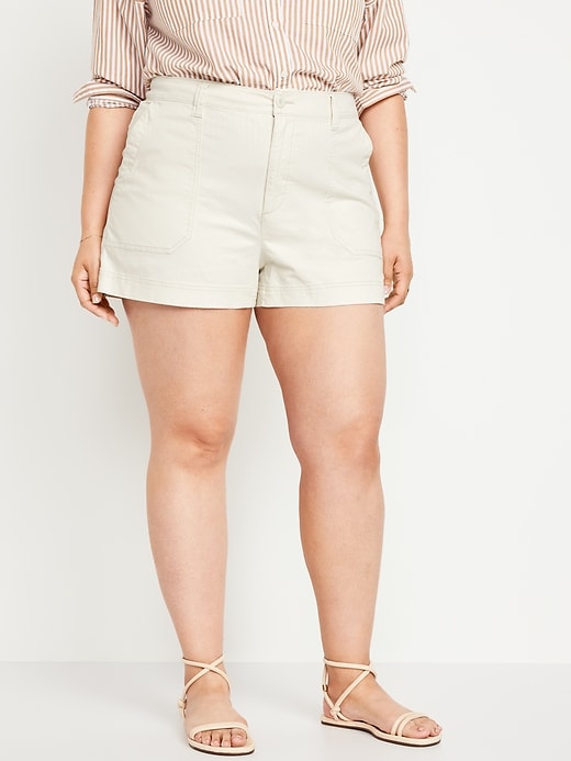 L'image numéro 7 présente Short Chino authentique à taille haute, entrejambe de 9 cm