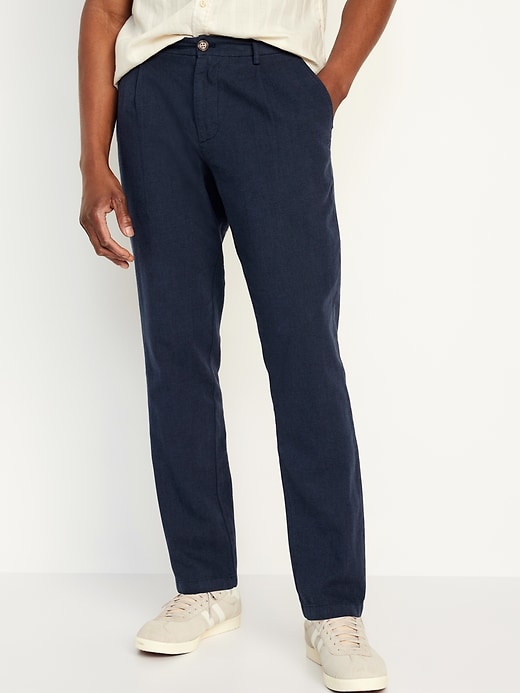 L'image numéro 1 présente Pantalon ample effilé longueur cheville en mélange de lin pour Homme