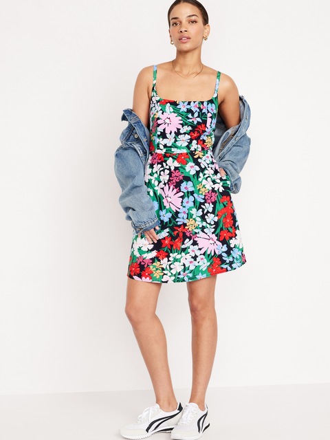 Robe courte ajustée et évasée à fines bretelles