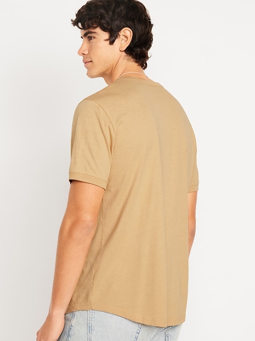 L'image numéro 2 présente T-shirt Henley pour Homme