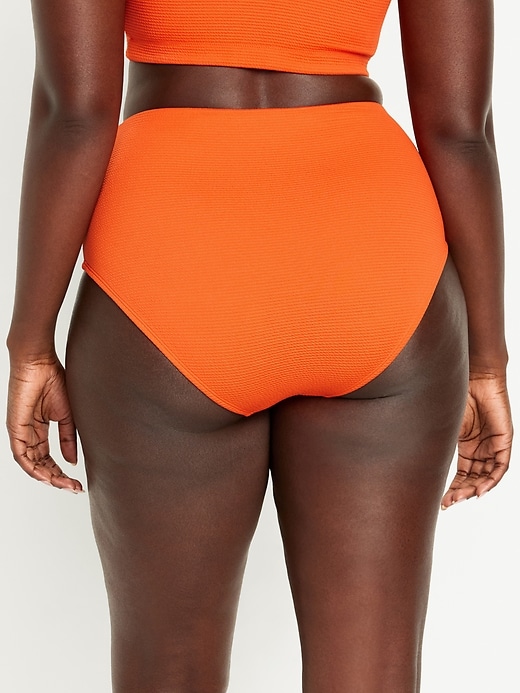 L'image numéro 6 présente Culotte de bikini plissée à taille haute, coupe française pour Femme