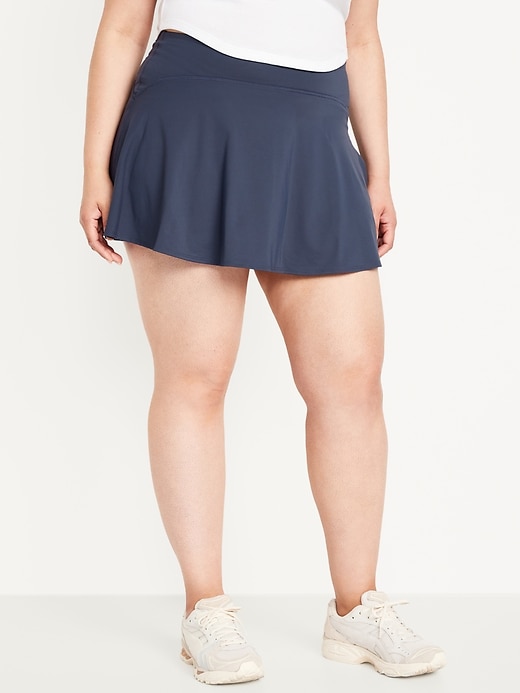 L'image numéro 7 présente Jupe-short PowerSoft à taille haute pour Femme