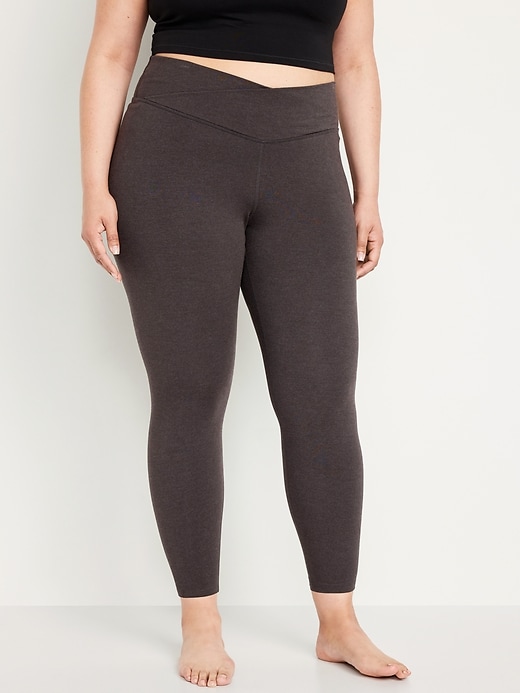 L'image numéro 7 présente Legging PowerChill à taille très haute longueur trois quarts pour Femme