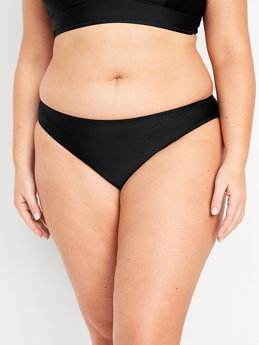 L'image numéro 7 présente Culotte de bikini classique à taille basse pour Femme