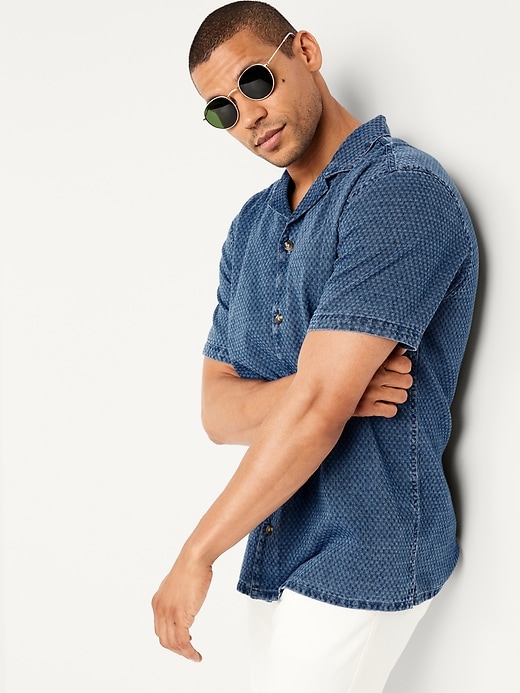 L'image numéro 3 présente Chemise de vacances à manches courtes en tissu armuré pour Homme