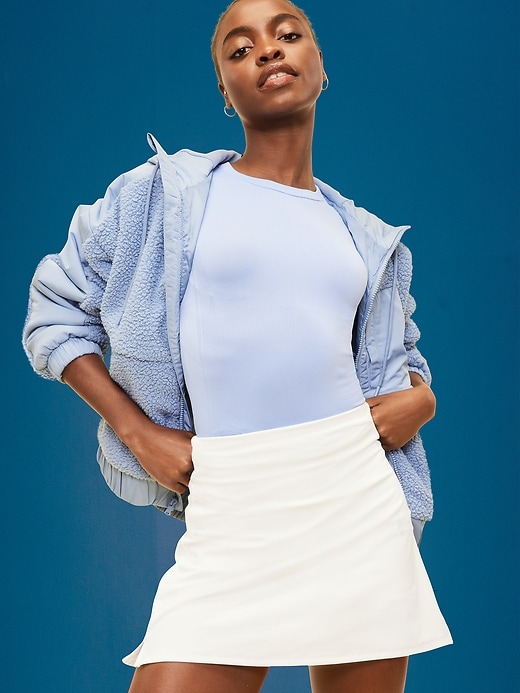 L'image numéro 3 présente Veste hybride à capuchon en Sherpa pour Femme