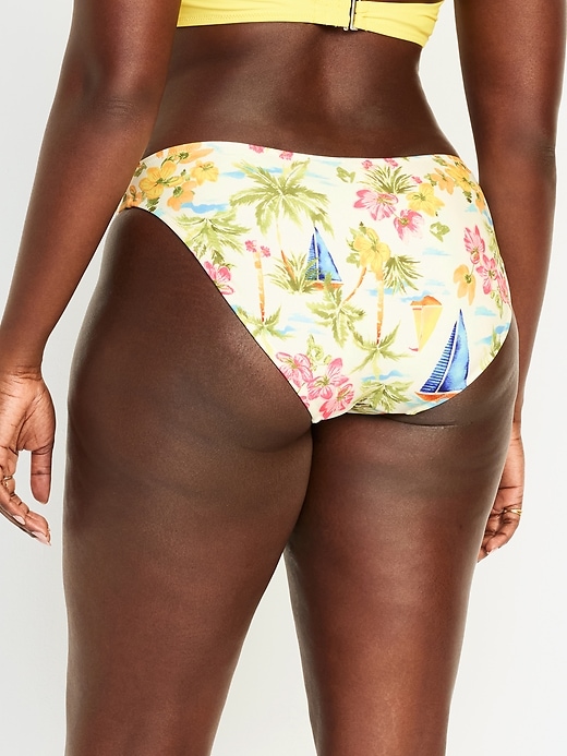 L'image numéro 6 présente Culotte de bikini classique à taille basse pour Femme