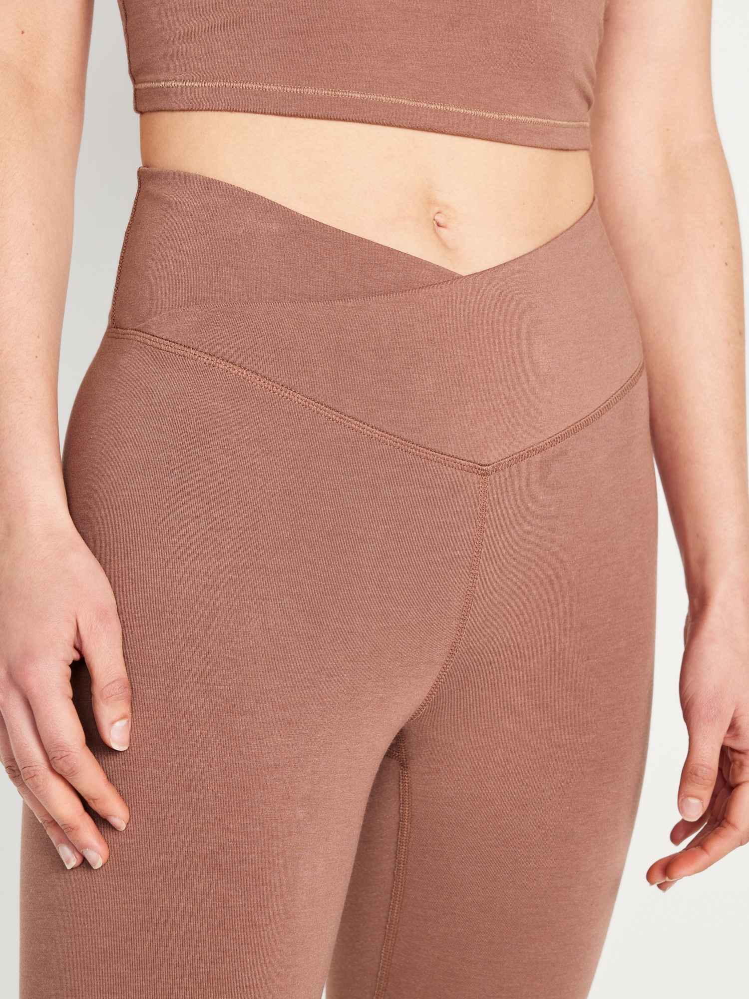 Old Navy Extra High-Waisted PowerChill Crop Leggings