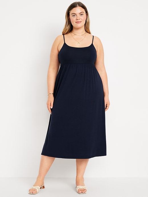 L'image numéro 7 présente Robe-camisole mi-longue ajustée et évasée pour Femme