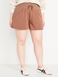 Extra High-Waisted Dynamic Fleece Shorts -- 3.5-inch inseam