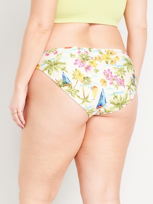 L'image numéro 8 présente Culotte de bikini classique à taille basse pour Femme