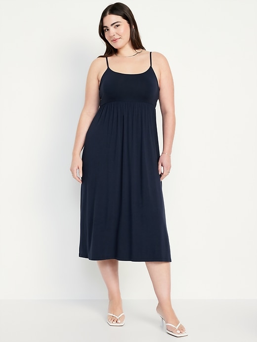 L'image numéro 5 présente Robe-camisole mi-longue ajustée et évasée pour Femme