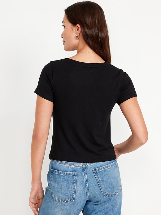 L'image numéro 2 présente T-shirt complice à col en V pour Femme