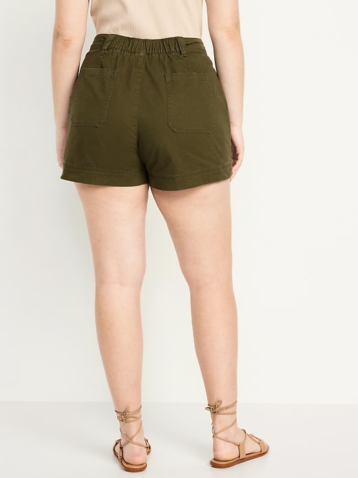 L'image numéro 6 présente Short Chino authentique à taille haute, entrejambe de 9 cm