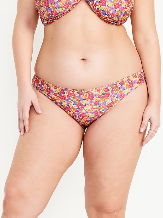 L'image numéro 7 présente Culotte de bikini classique à taille basse pour Femme