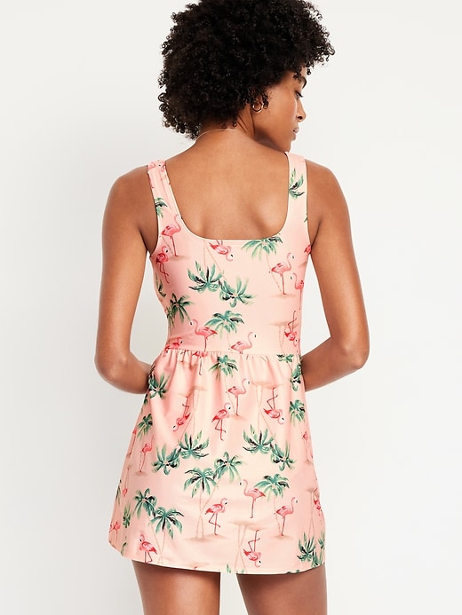 L'image numéro 2 présente Robe de bain mate nouée sur le côté