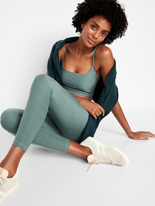 L'image numéro 3 présente Legging Cloud+ à taille très haute longueur 7/8 pour Femme