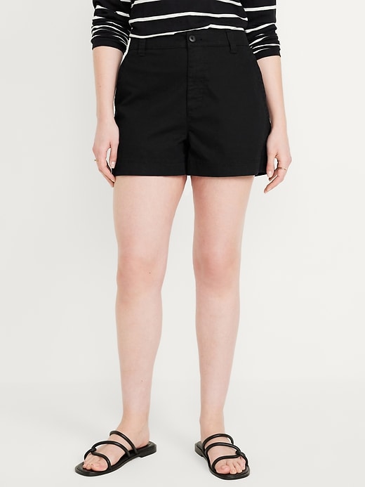 L'image numéro 5 présente Short chino authentique à taille haute pour Femme -- Entrejambe de 9 cm