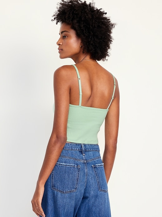 L'image numéro 2 présente Camisole ajustée ultra-courte en tricot côtelé