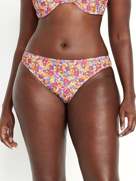 L'image numéro 5 présente Culotte de bikini classique à taille basse pour Femme