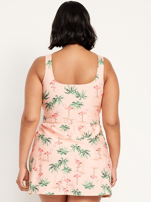 L'image numéro 8 présente Robe de bain mate nouée sur le côté