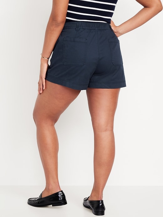 L'image numéro 6 présente Short chino authentique à taille haute pour Femme -- Entrejambe de 9 cm