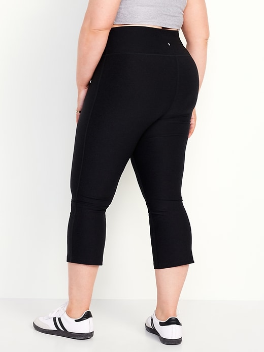 L'image numéro 8 présente Legging évasé Nuage+ à taille très haute longueur 3/4