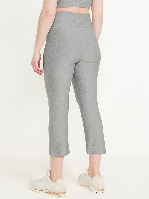 L'image numéro 6 présente Legging évasé Nuage+ à taille très haute longueur 3/4