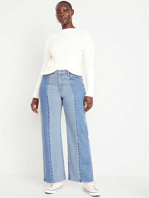 L'image numéro 5 présente Jean à jambe large et taille très haute