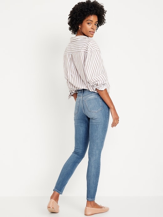 L'image numéro 3 présente Jean Rockstar super ajusté à taille haute