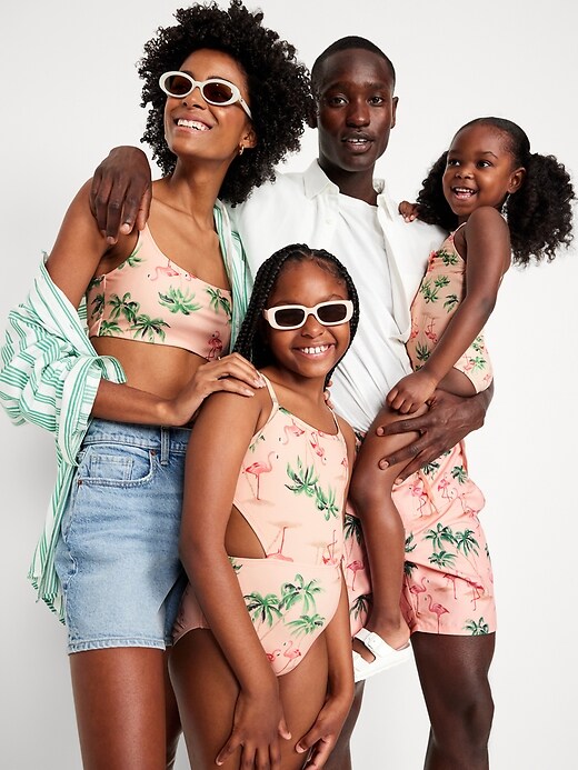 L'image numéro 3 présente Robe de bain mate nouée sur le côté