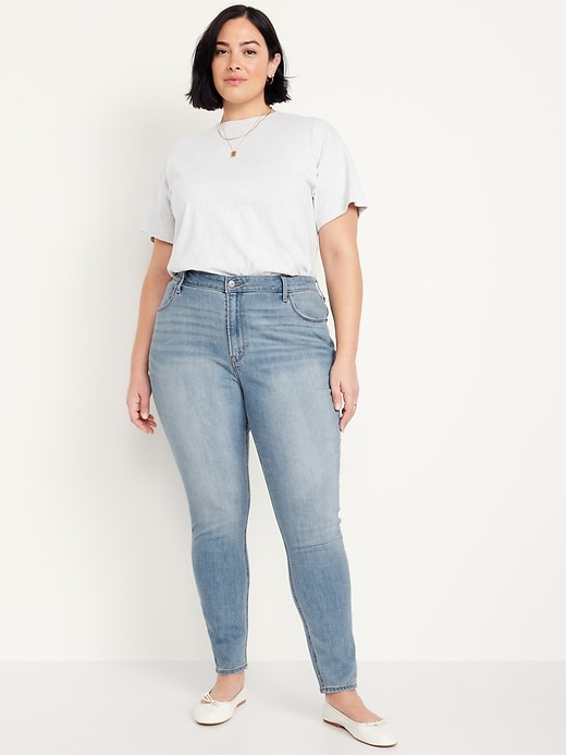 L'image numéro 7 présente Jean Wow super ajusté à taille haute