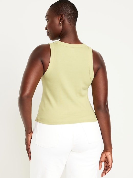 L'image numéro 6 présente Camisole courte moulante