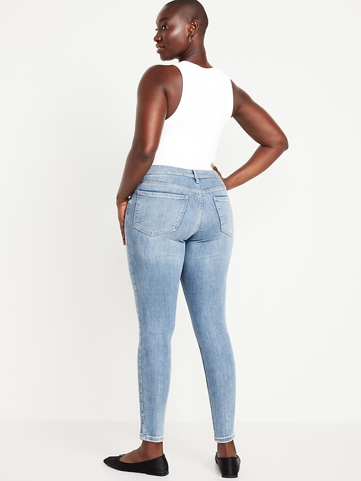 L'image numéro 6 présente Jean Rockstar super ajusté à taille mi-basse