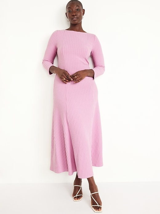 L'image numéro 3 présente Robe longue ajustée et évasée en tricot côtelé